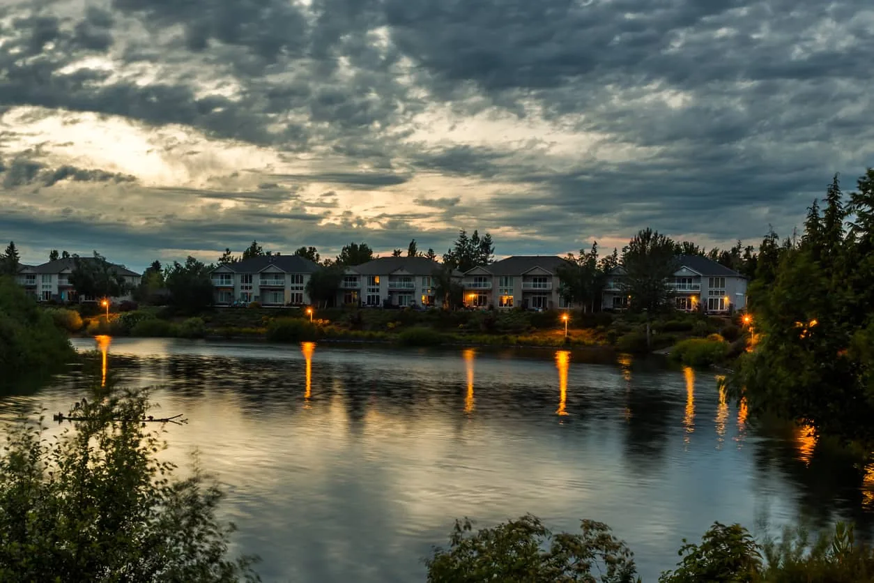 Lakefront homes in Keizer Oregon